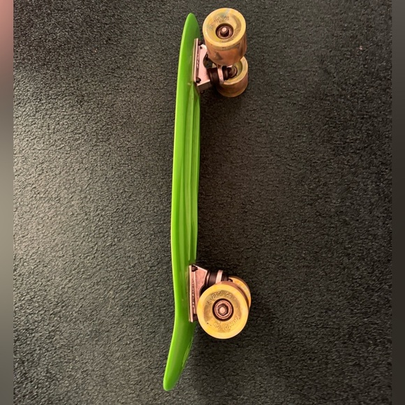 Green Penny Board! - Picture 3 of 4